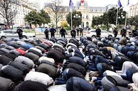دراسة: المسيحيون الملتزمون في أوروبا أكثر ارتيابًا بالإسلام