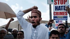 الغارديان: الصحف الأميركية تضخم جرائم المسلمين وتغض  