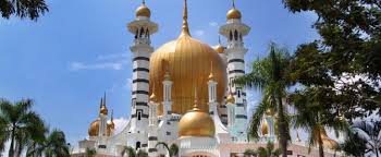 أصنام أمام أحد المساجد تثير غضب مسلمي ماليزيا 