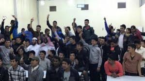 مكالمة هاتفية تقود 86 نيباليًّا إلى الإسلام 