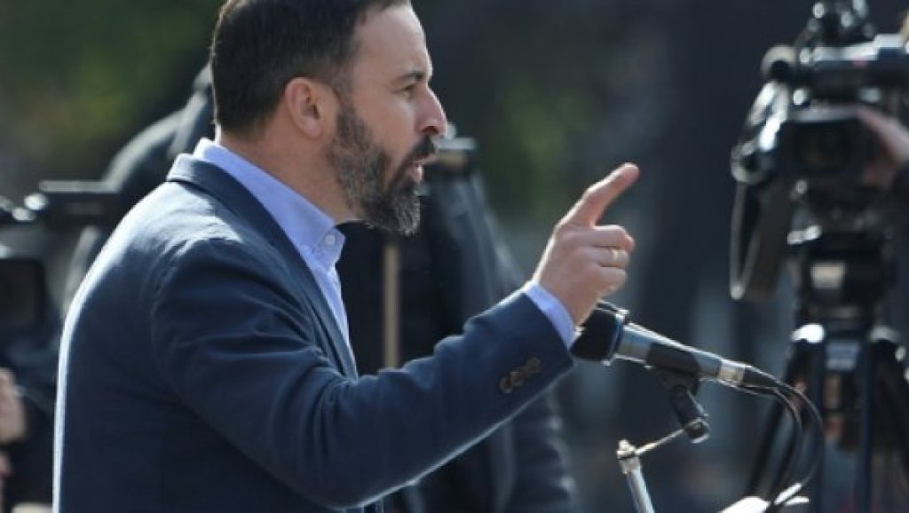 زعيم حزب فوكوس الأسباني اليميني المتطرف يشن هجومًا  