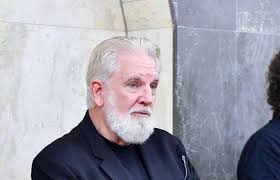 قس أميركي يروي قصة إسلامه: تعامُل السعوديين دفعني إلى  